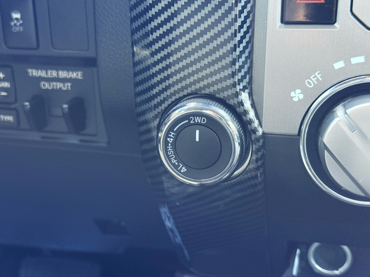 Toyota Tundra SR5 5.7L V8 Double Cab 4WD 2016