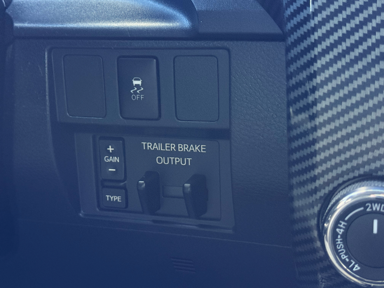 Toyota Tundra SR5 5.7L V8 Double Cab 4WD 2016