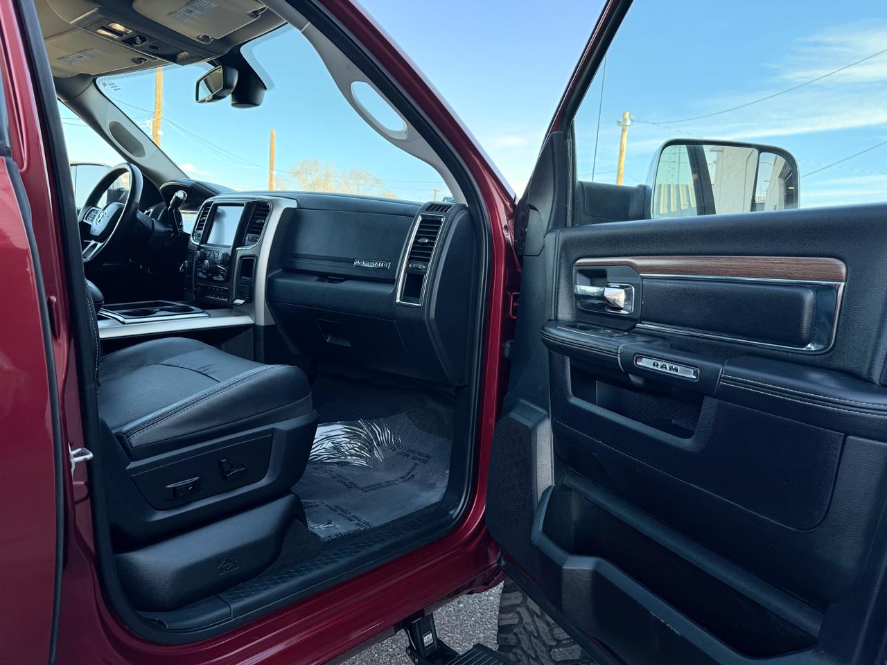 RAM 2500 Laramie Mega Cab 4WD 2015