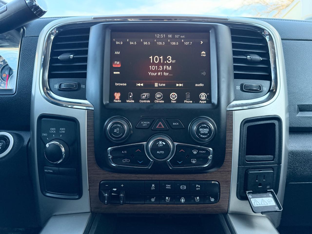 RAM 2500 Laramie Mega Cab 4WD 2015