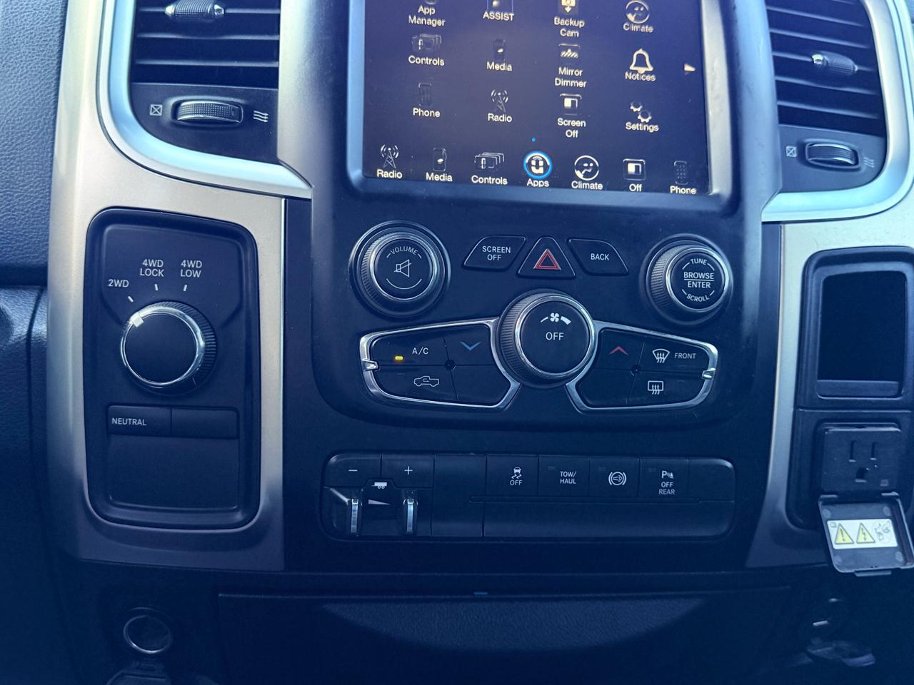 RAM 2500 Outdoorsman 4x4 Crew Cab 6'4" Box 2016