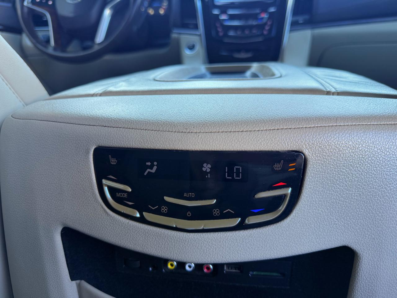 Cadillac Escalade Luxury 4WD 2015