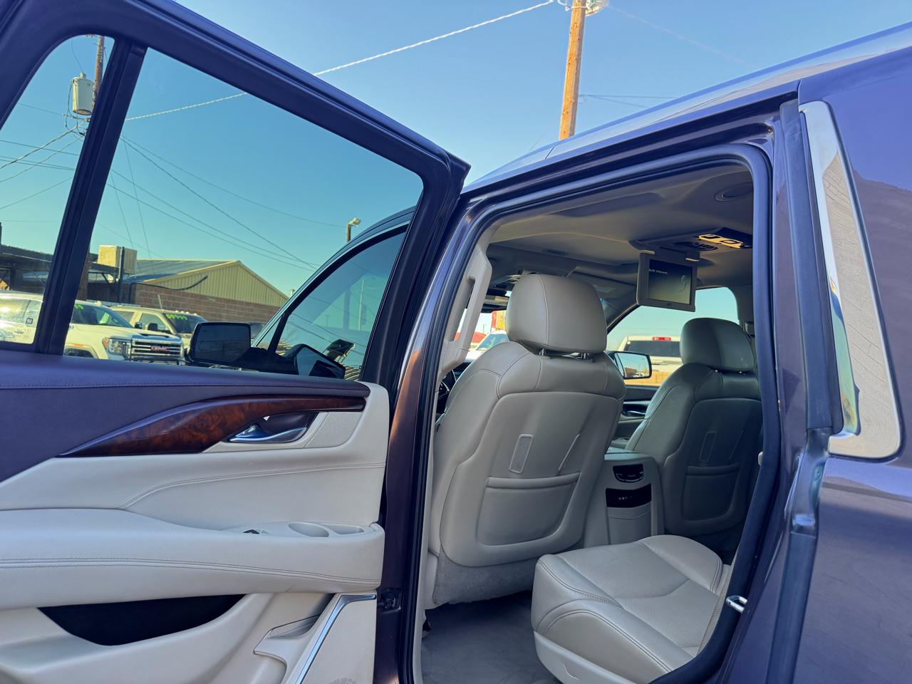 Cadillac Escalade Luxury 4WD 2015