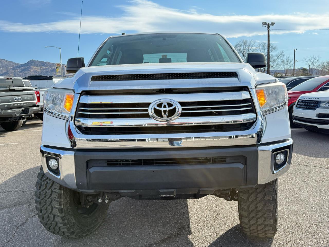 Toyota Tundra SR5 5.7L V8 CrewMax 4WD 2017