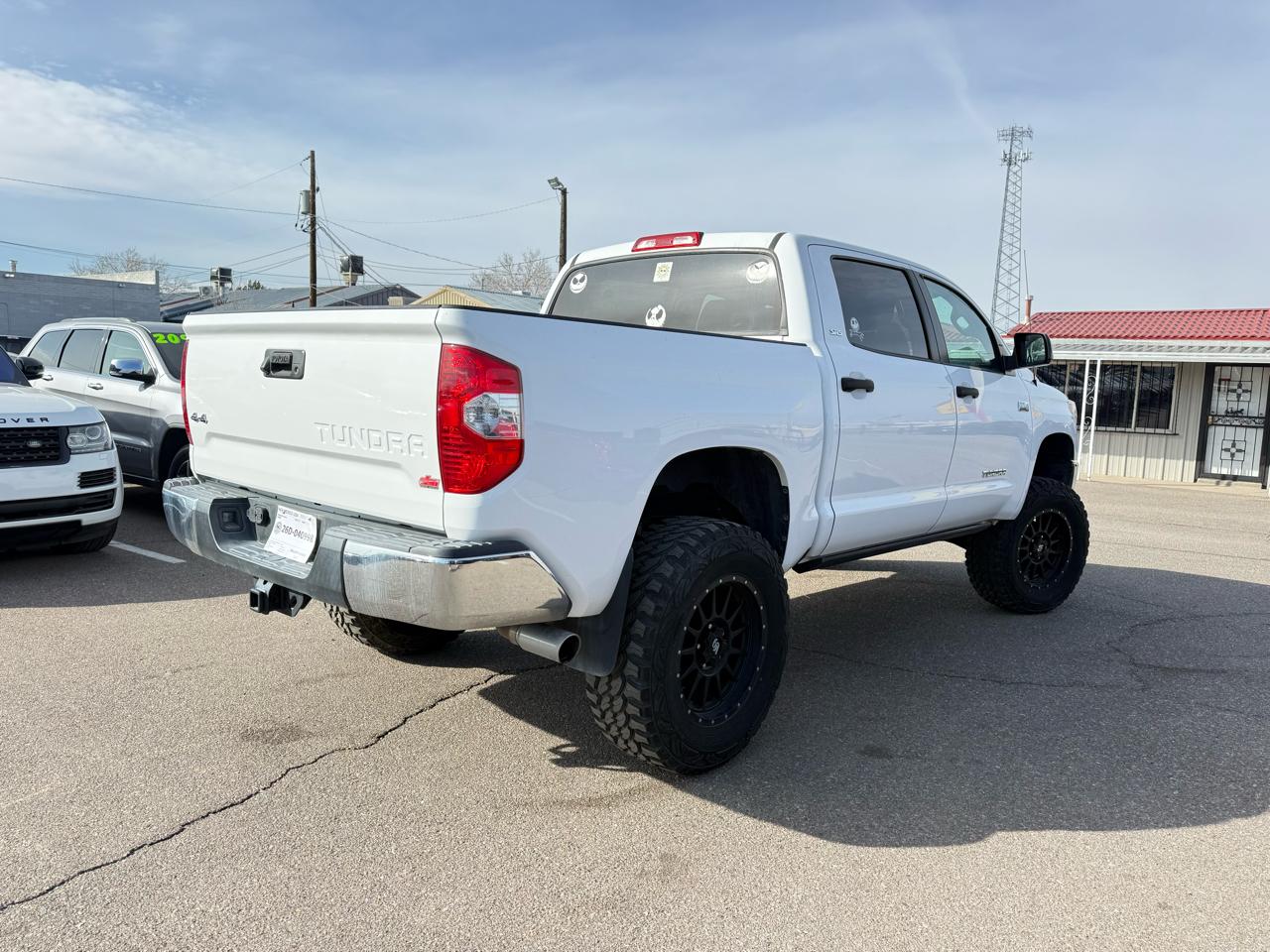 Toyota Tundra SR5 5.7L V8 CrewMax 4WD 2017