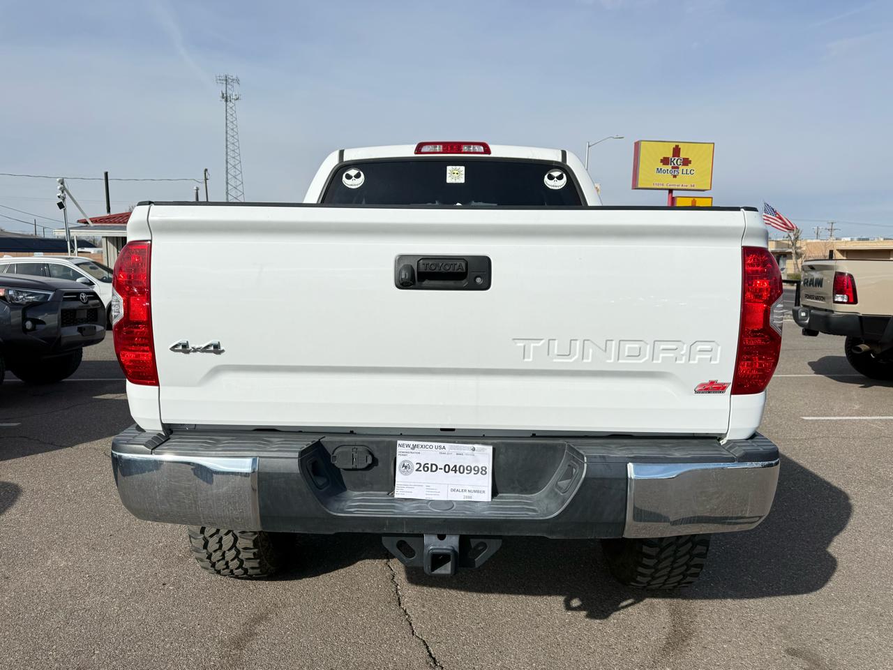 Toyota Tundra SR5 5.7L V8 CrewMax 4WD 2017