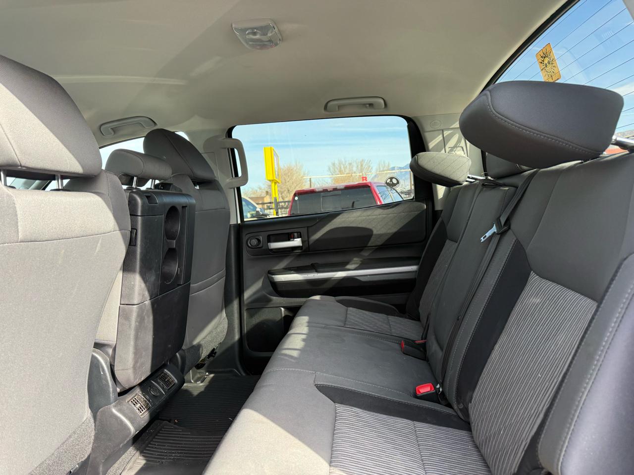 Toyota Tundra SR5 5.7L V8 CrewMax 4WD 2017