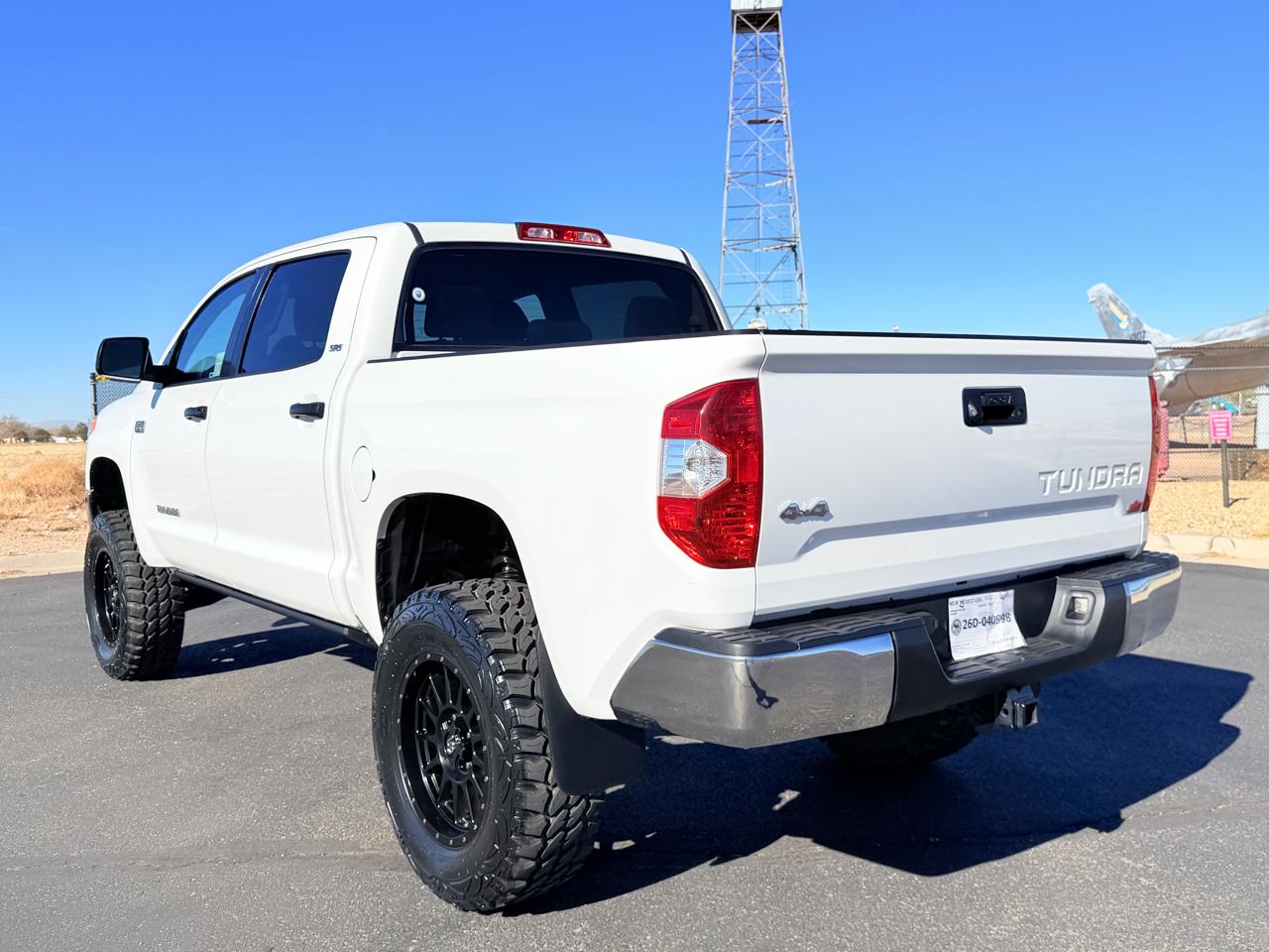 Toyota Tundra SR5 5.7L V8 CrewMax 4WD 2017
