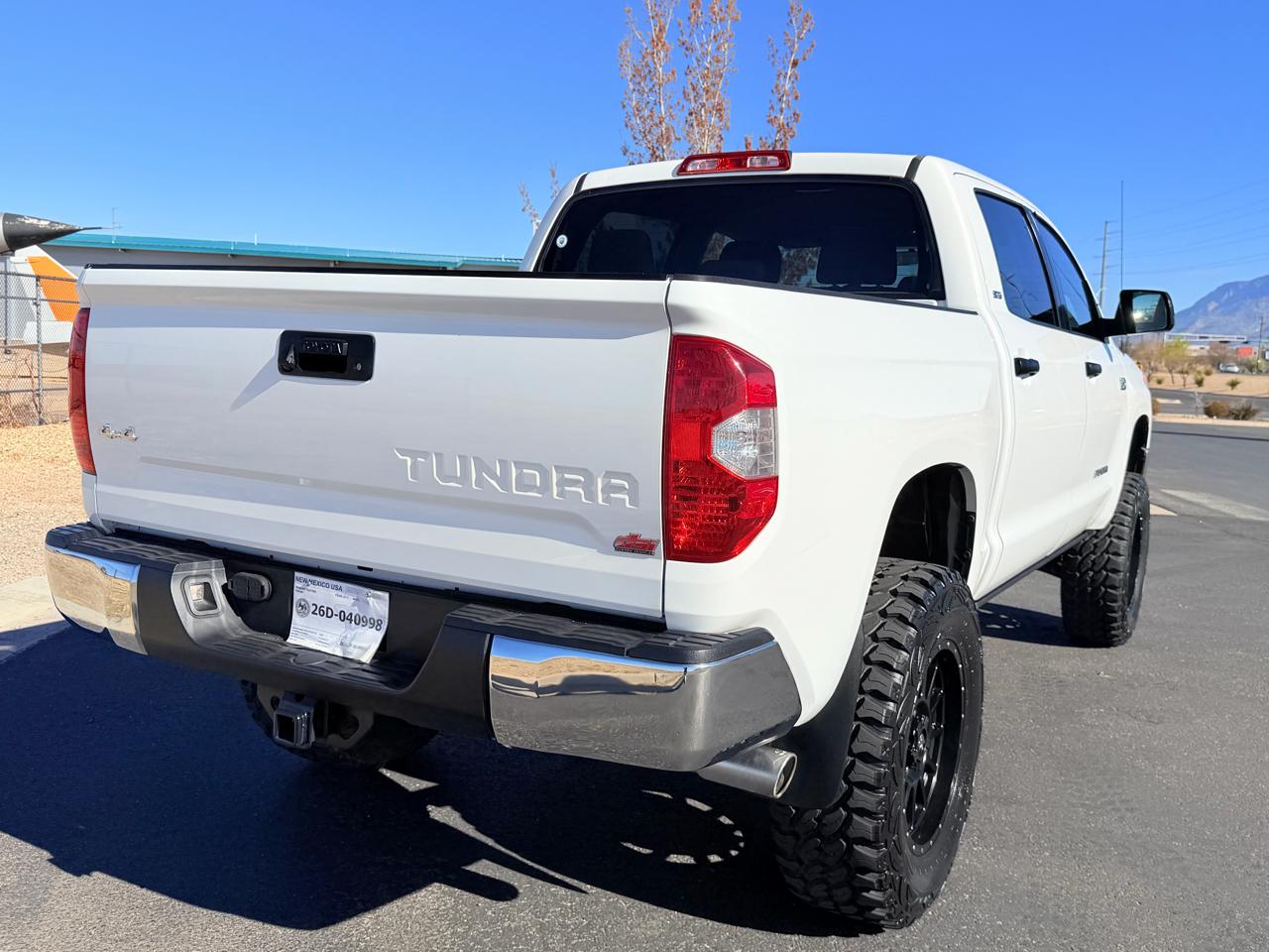 Toyota Tundra SR5 5.7L V8 CrewMax 4WD 2017