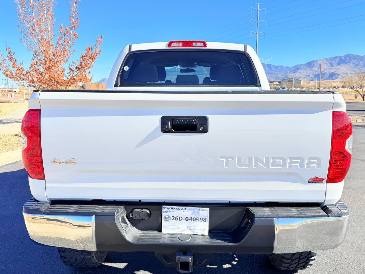 Toyota Tundra SR5 5.7L V8 CrewMax 4WD 2017