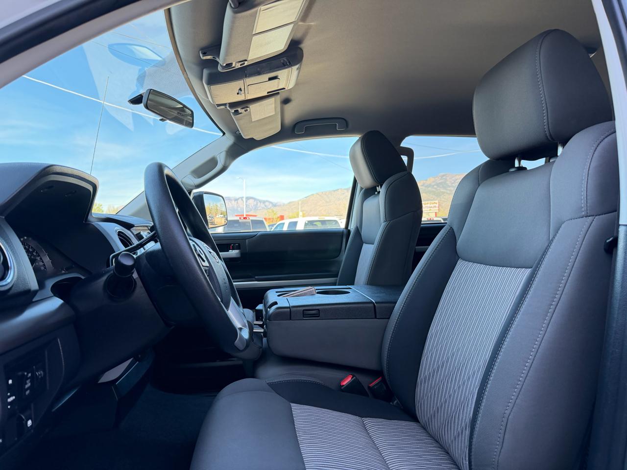 Toyota Tundra SR5 5.7L V8 CrewMax 4WD 2017