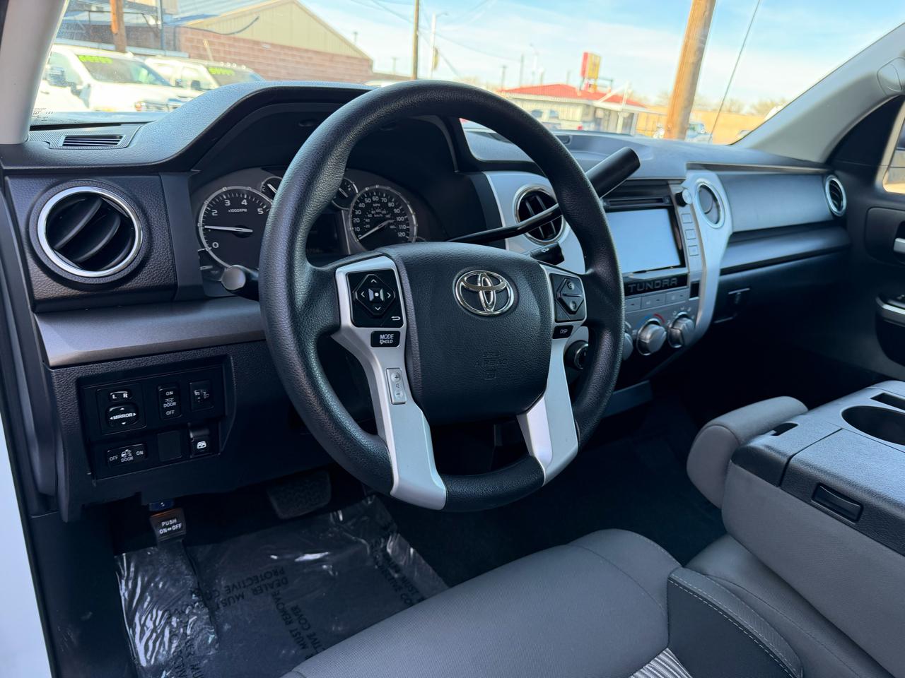 Toyota Tundra SR5 5.7L V8 CrewMax 4WD 2017