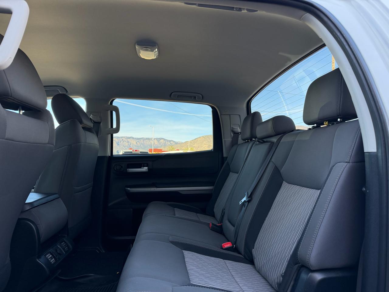 Toyota Tundra SR5 5.7L V8 CrewMax 4WD 2017