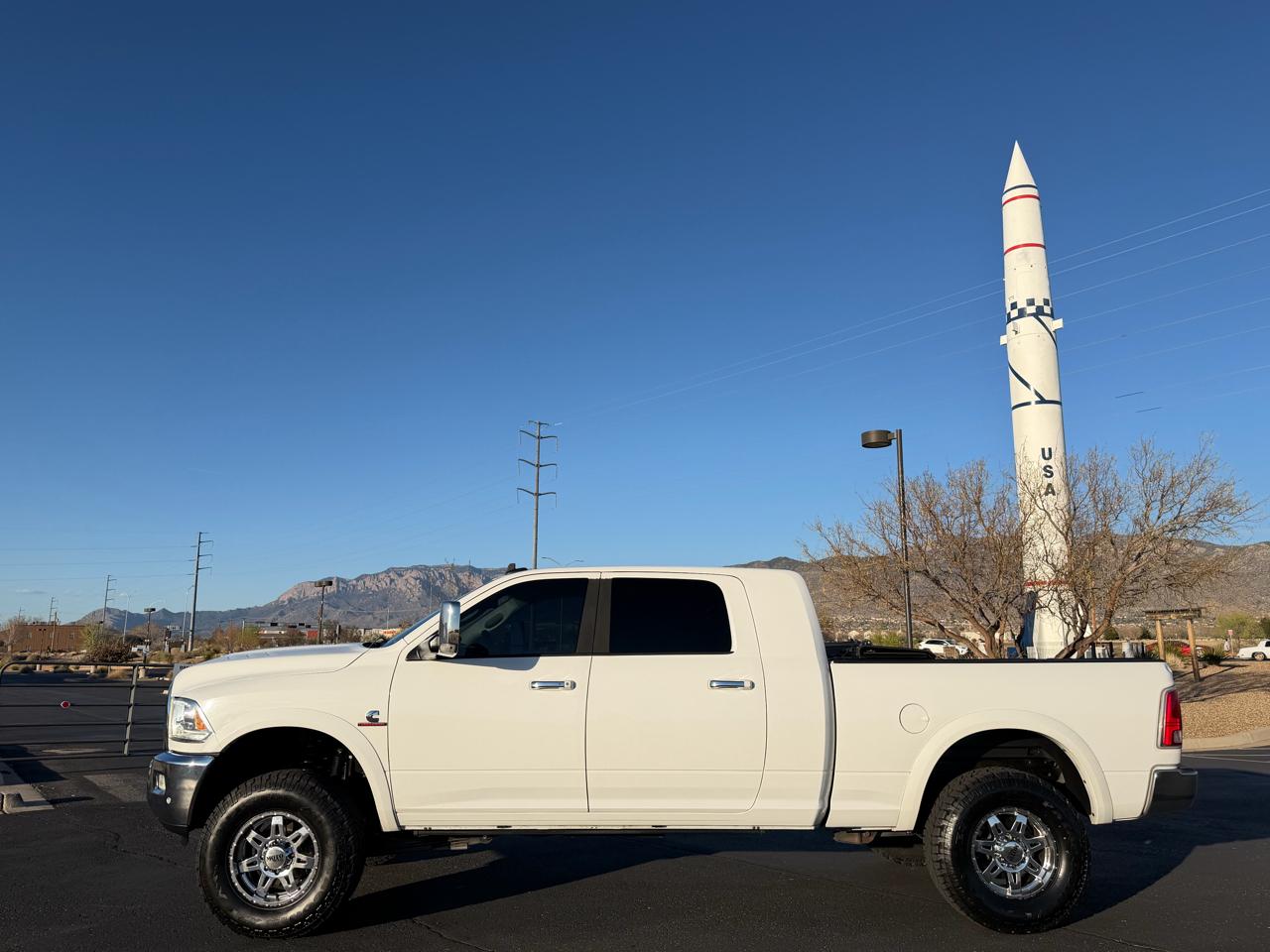 RAM 2500 Laramie Mega Cab 4WD 2016