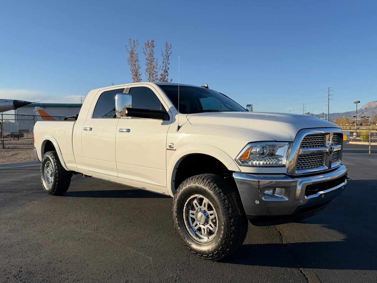 RAM 2500 Laramie Mega Cab 4WD 2016