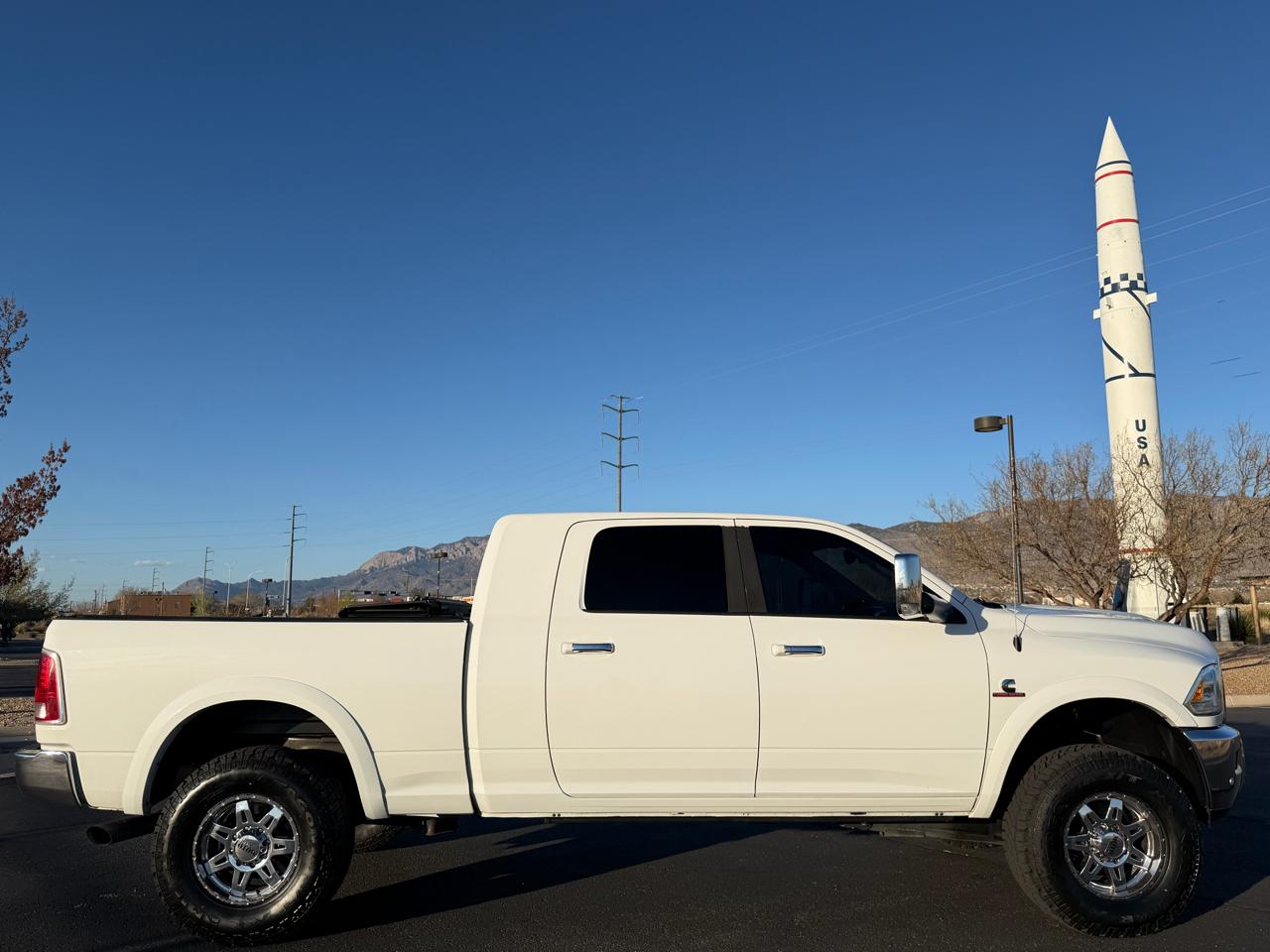 RAM 2500 Laramie Mega Cab 4WD 2016