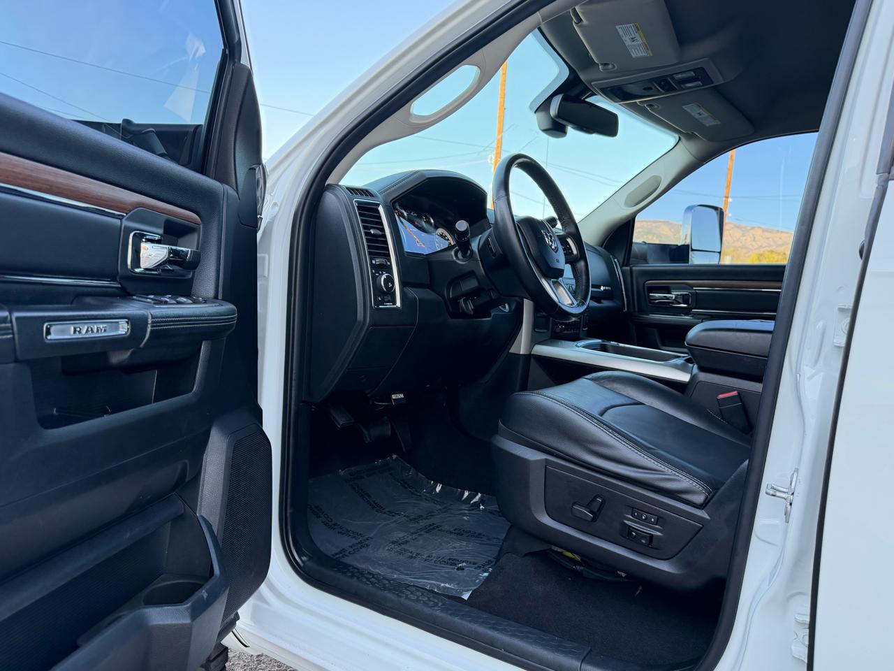 RAM 2500 Laramie Mega Cab 4WD 2016