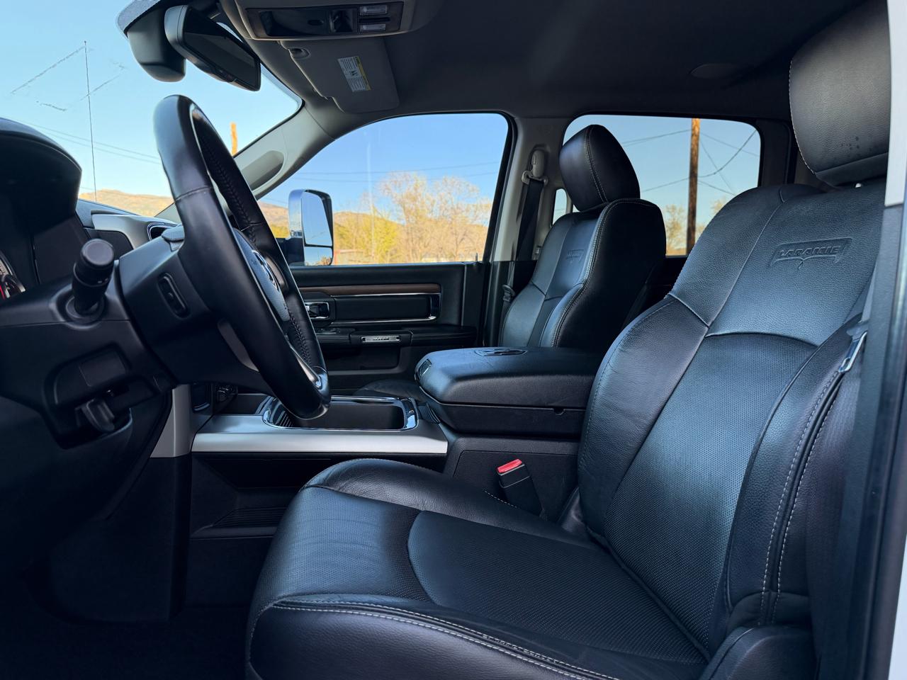 RAM 2500 Laramie Mega Cab 4WD 2016