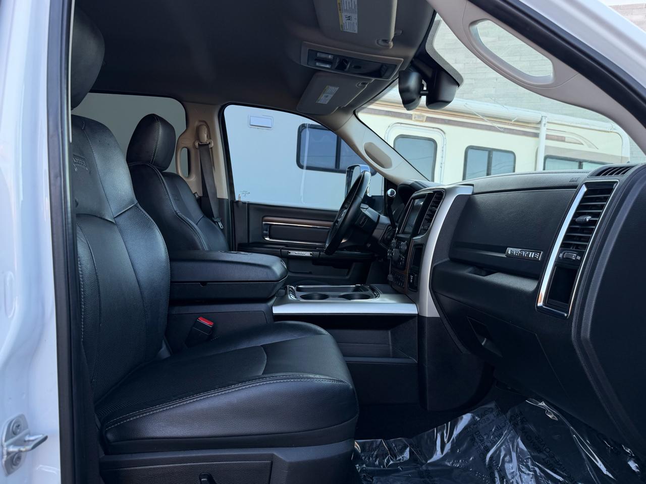 RAM 2500 Laramie Mega Cab 4WD 2016