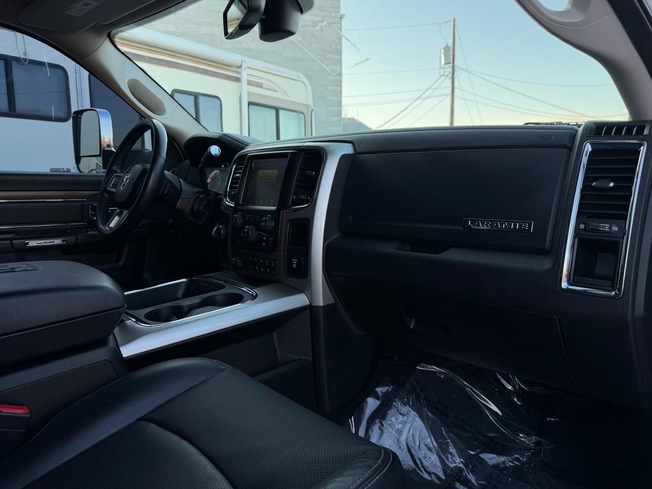 RAM 2500 Laramie Mega Cab 4WD 2016