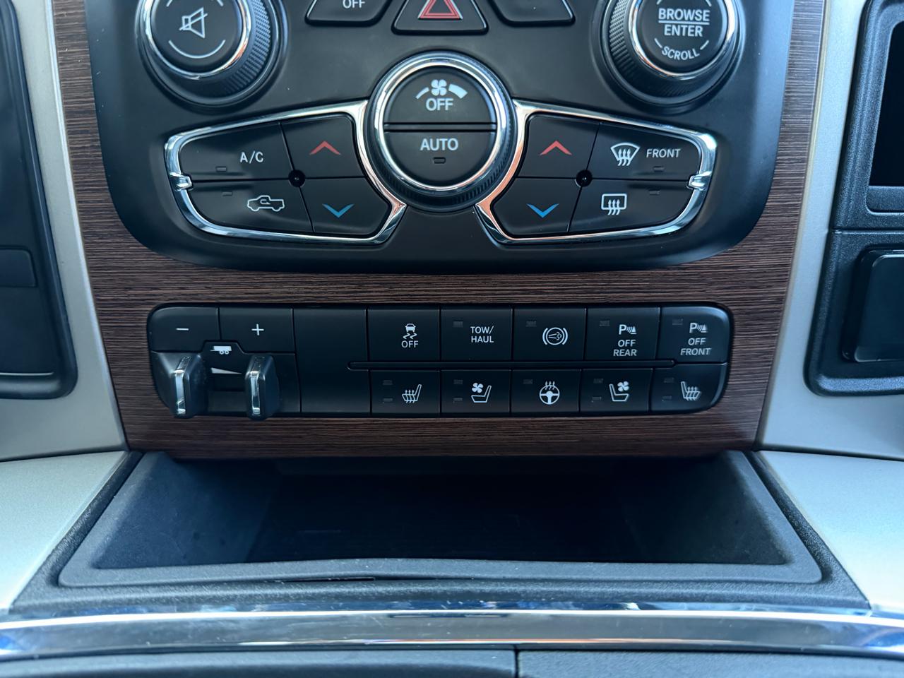 RAM 2500 Laramie Mega Cab 4WD 2016