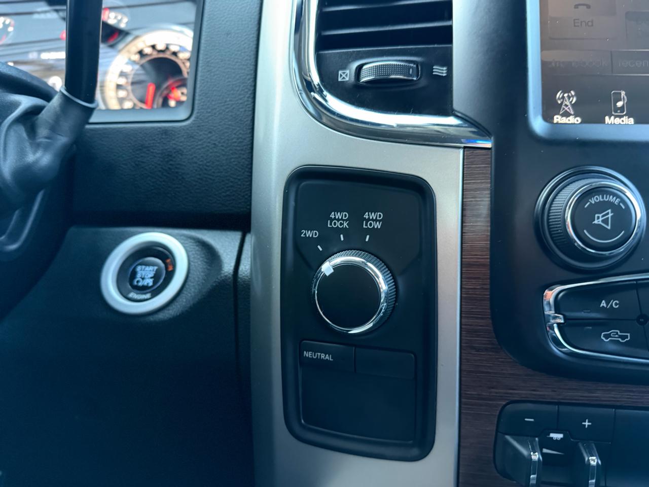 RAM 2500 Laramie Mega Cab 4WD 2016