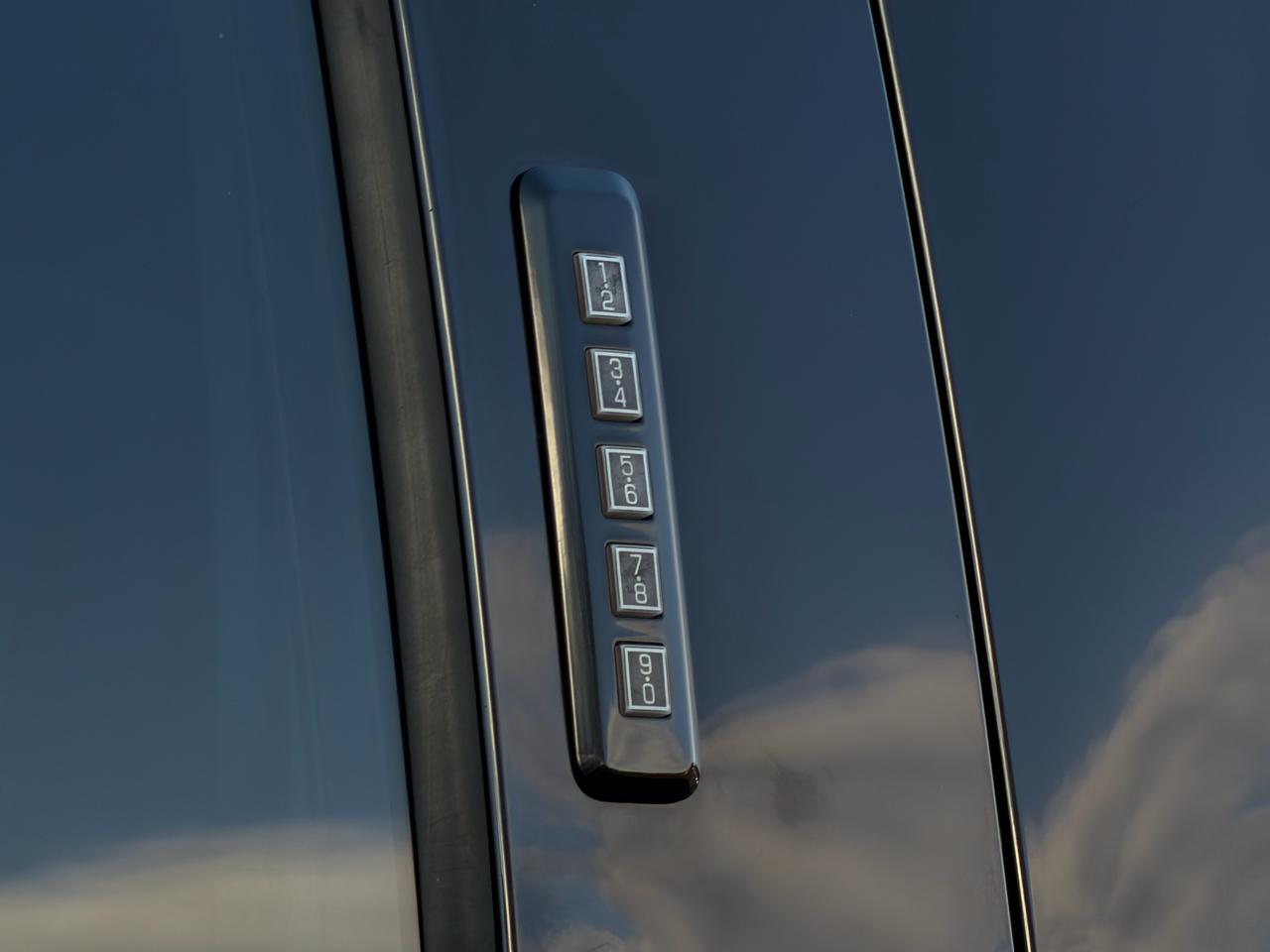 Ford F-150 Raptor SuperCrew 4WD 2017