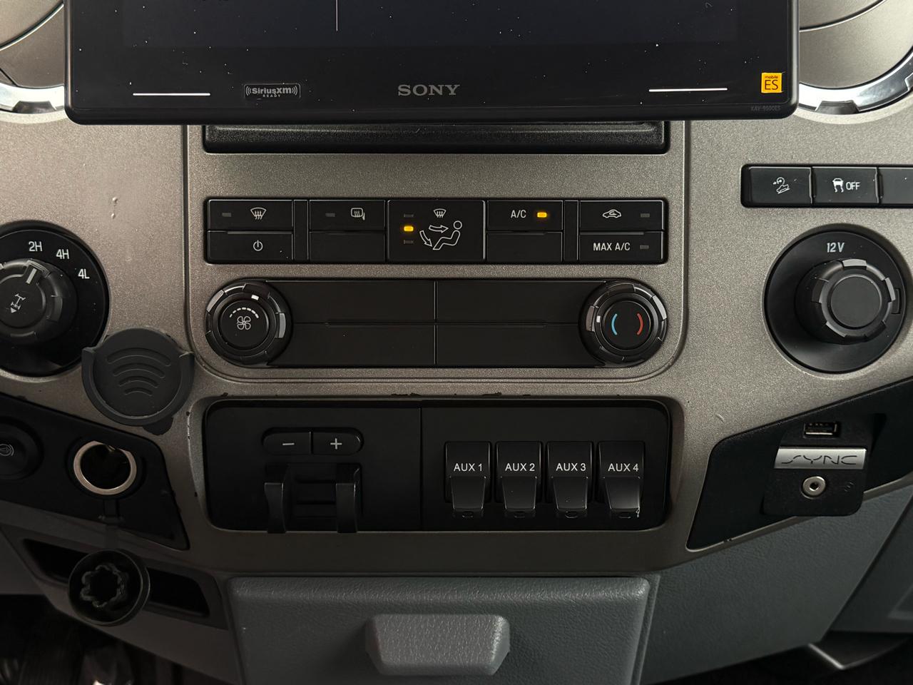 Ford F-350 SD XLT Crew Cab 4WD 2016