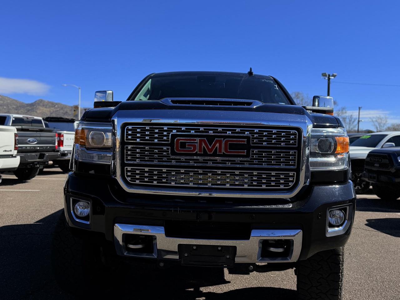 GMC Sierra 2500HD Denali Crew Cab 4WD 2019