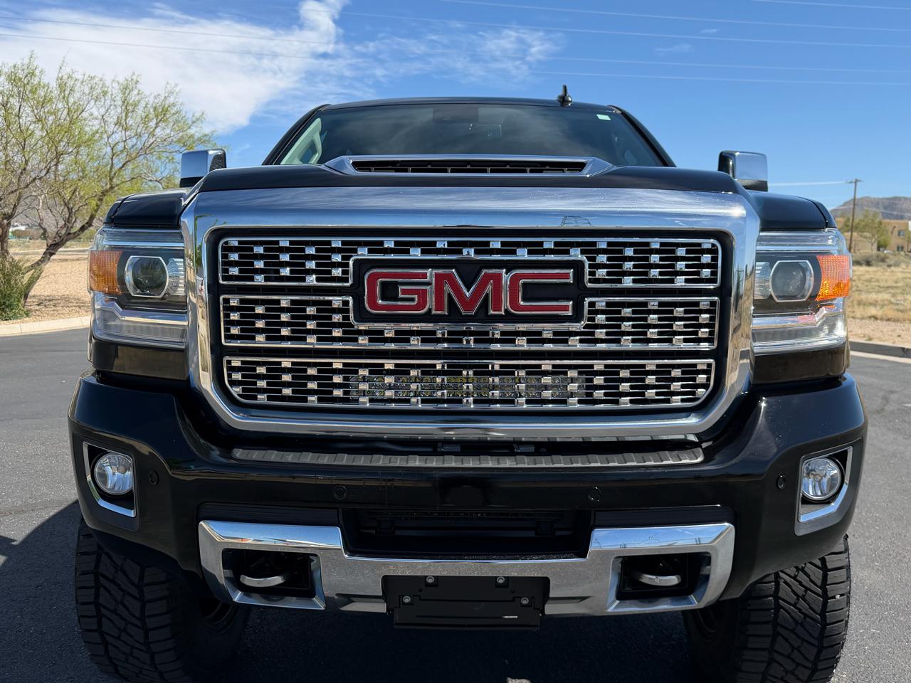 GMC Sierra 2500HD Denali Crew Cab 4WD 2019