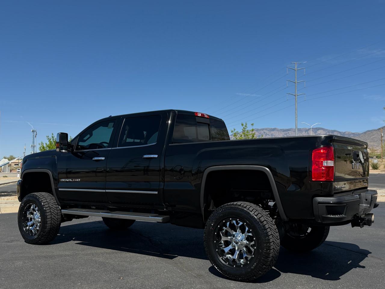 GMC Sierra 2500HD Denali Crew Cab 4WD 2019