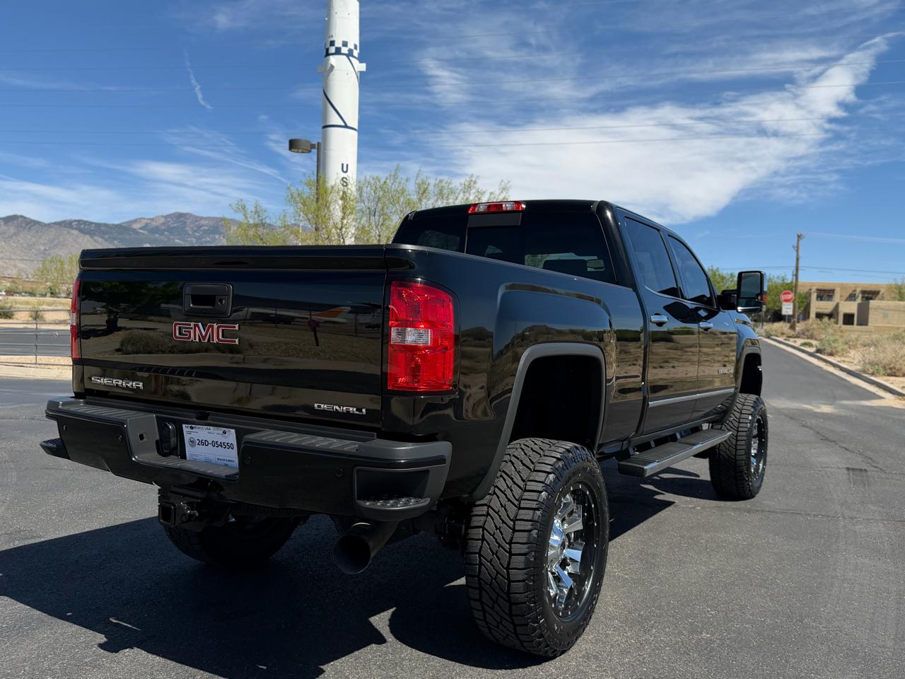 GMC Sierra 2500HD Denali Crew Cab 4WD 2019