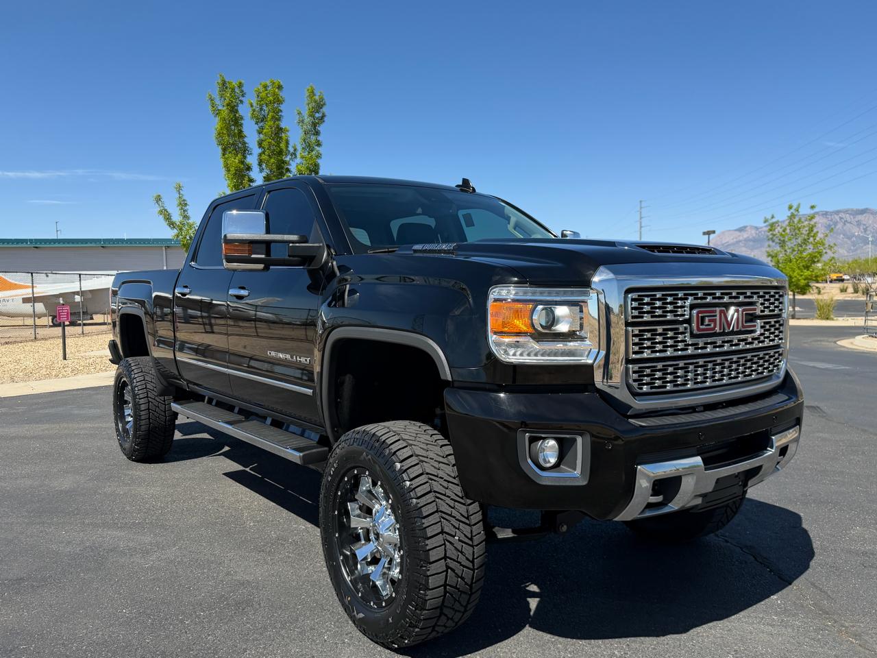 GMC Sierra 2500HD Denali Crew Cab 4WD 2019