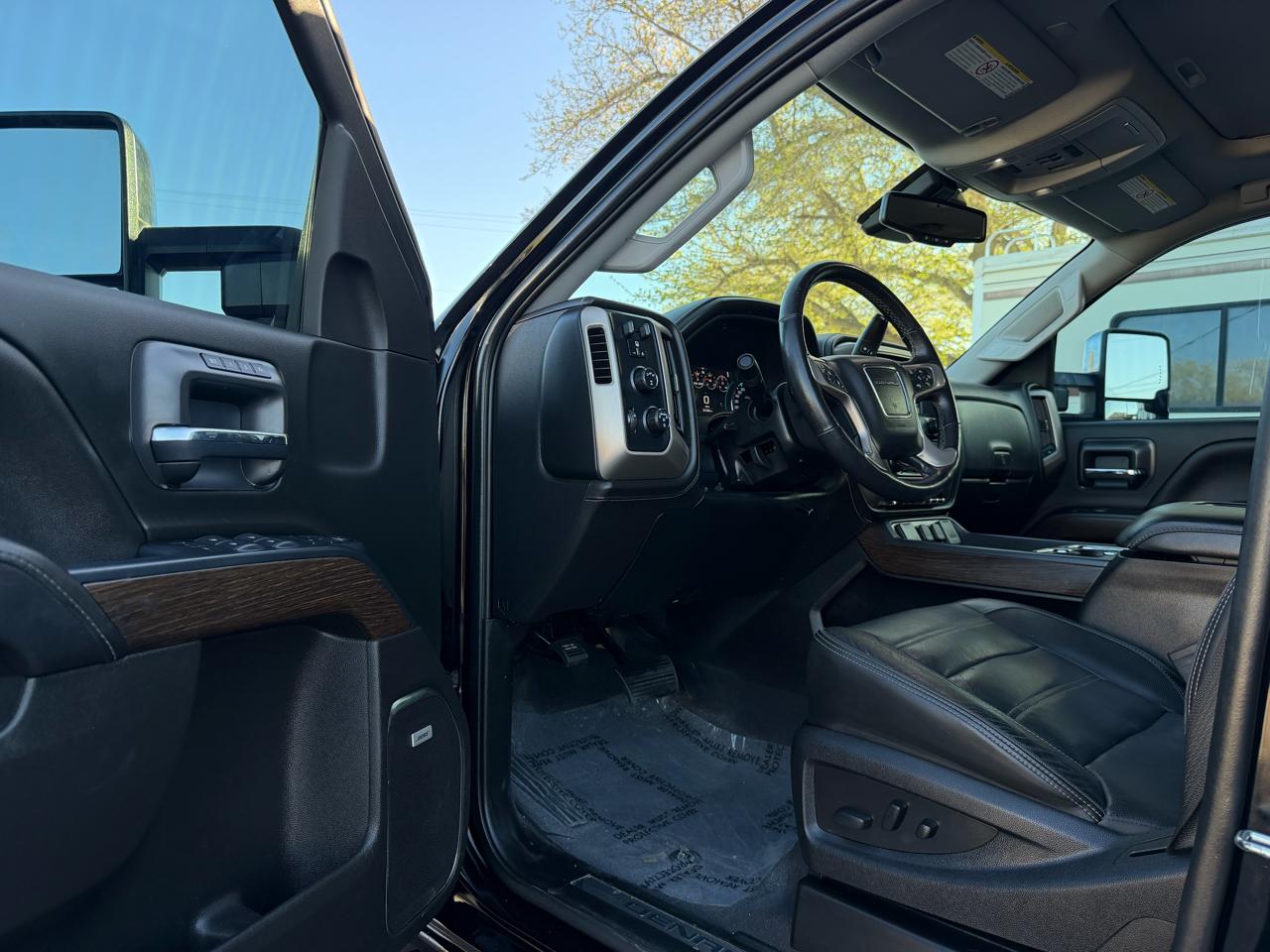 GMC Sierra 2500HD Denali Crew Cab 4WD 2019
