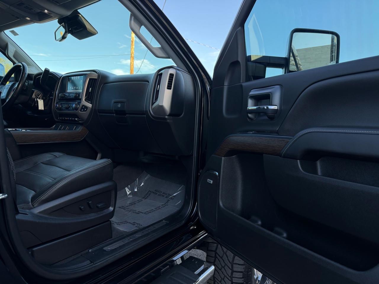 GMC Sierra 2500HD Denali Crew Cab 4WD 2019