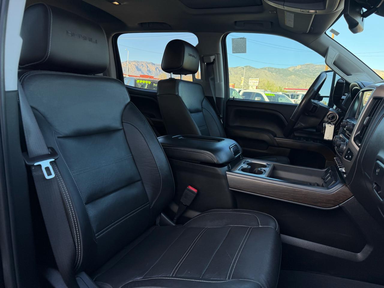 GMC Sierra 2500HD Denali Crew Cab 4WD 2019