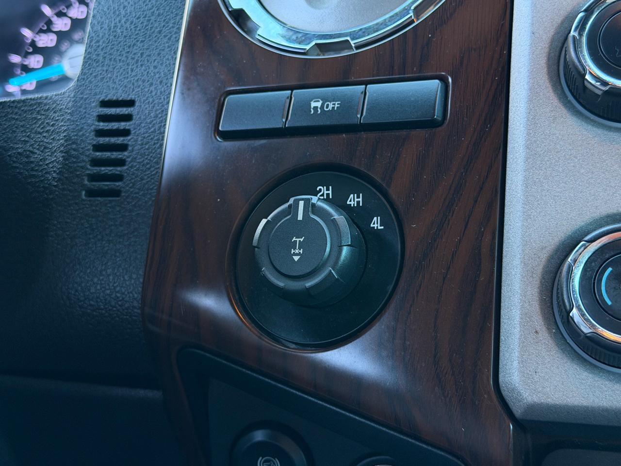 Ford F-350 SD Lariat Crew Cab 4WD 2015