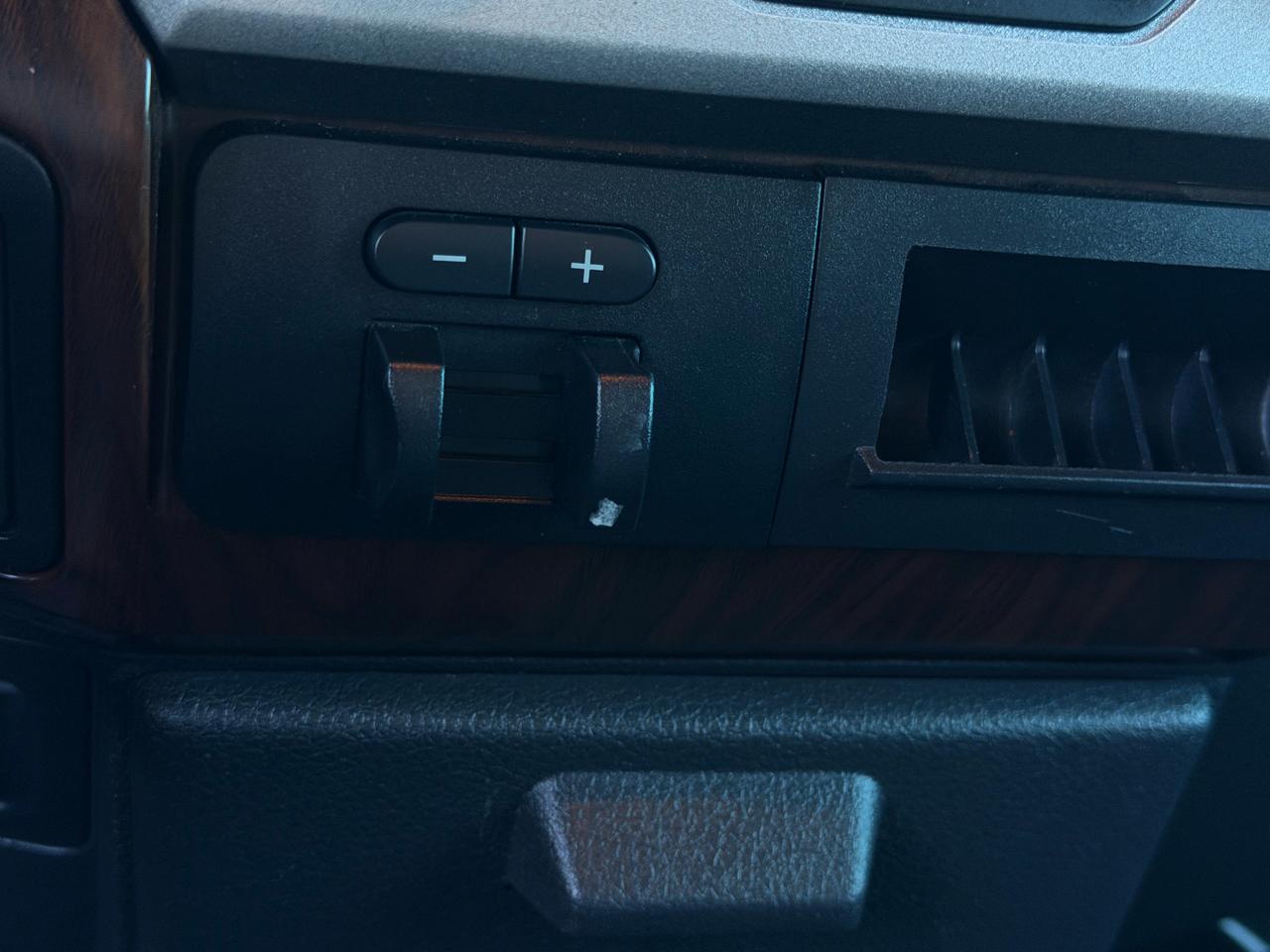 Ford F-350 SD Lariat Crew Cab 4WD 2015