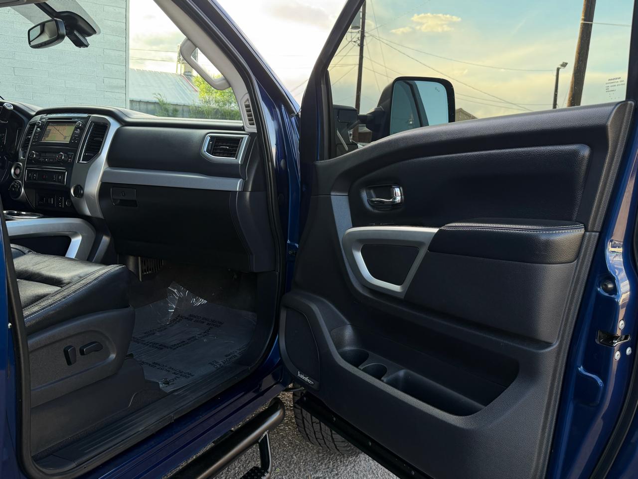 Nissan Titan XD PRO-4X Crew Cab 4WD 2016