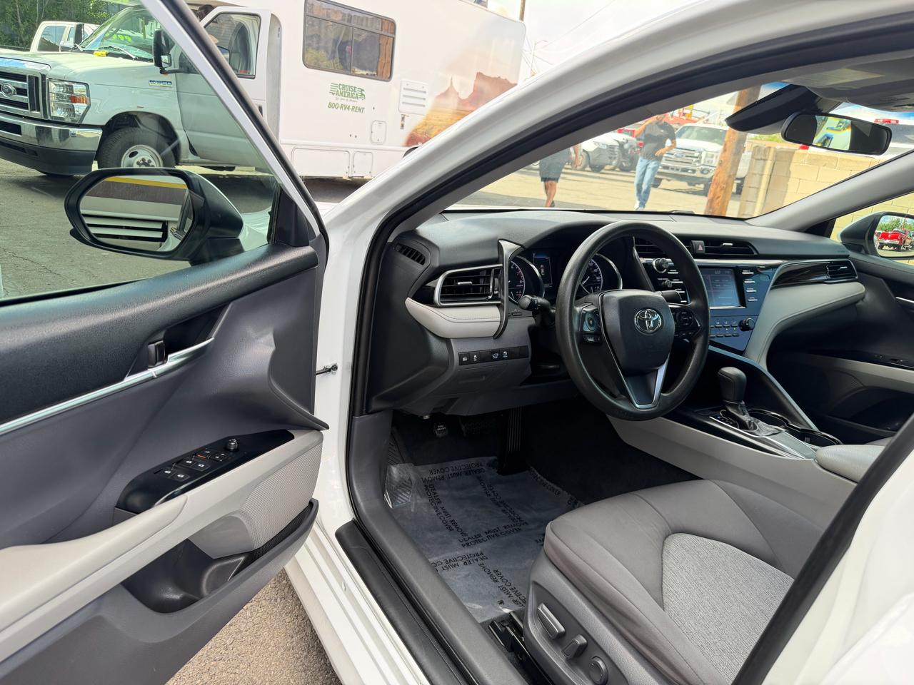 Toyota Camry XLE Auto (Natl) 2019