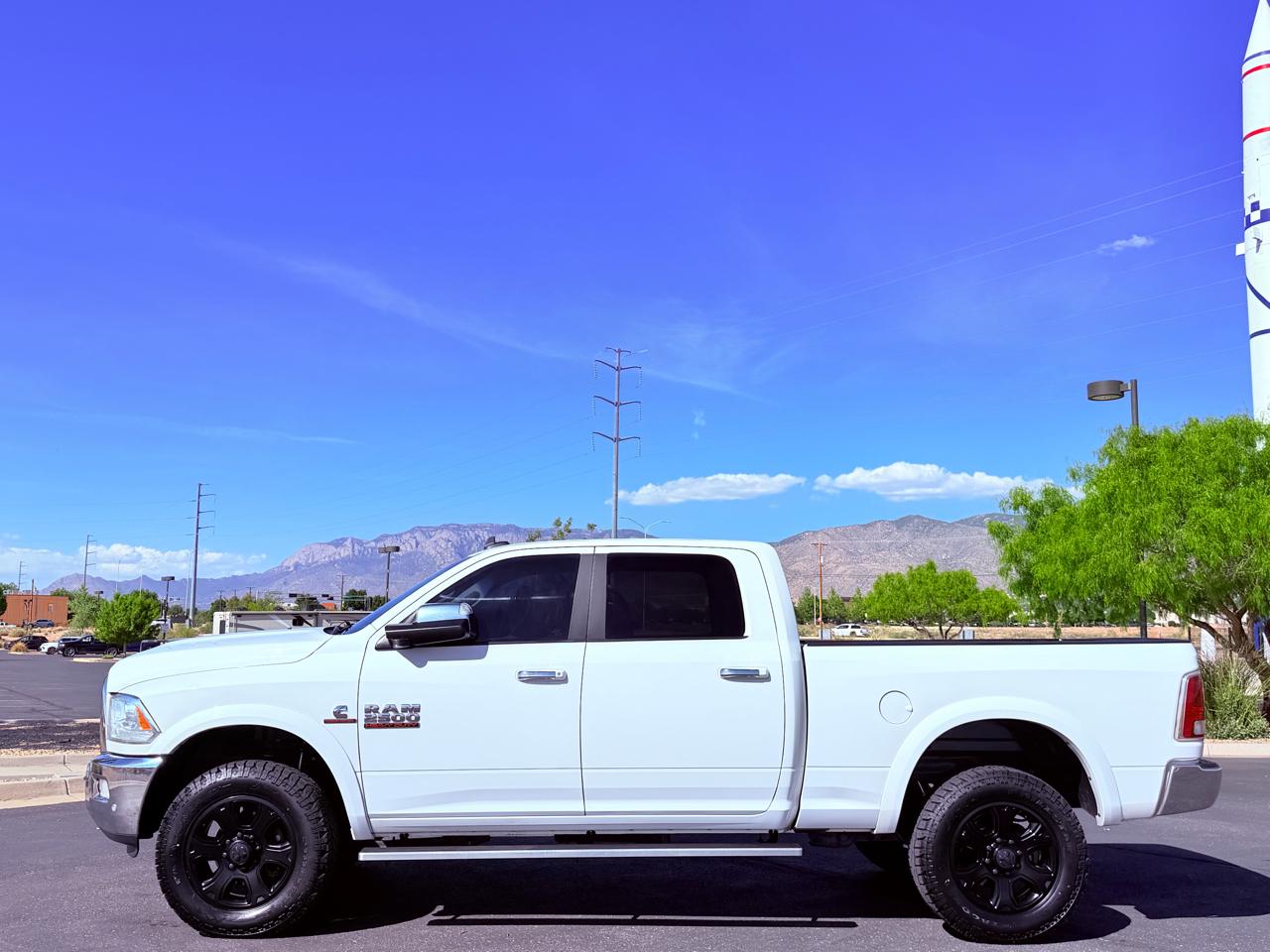 RAM 2500 Laramie 4x4 Crew Cab 6'4" Box 2017