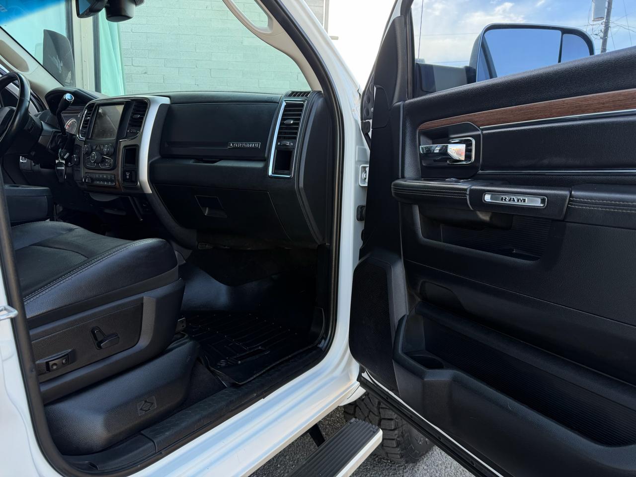 RAM 2500 Laramie 4x4 Crew Cab 6'4" Box 2017