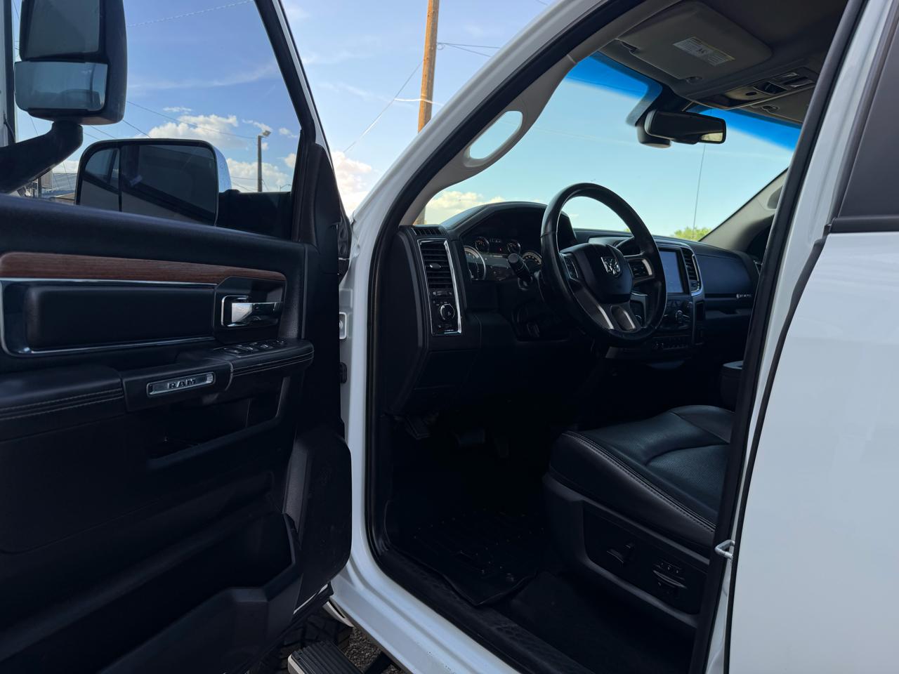 RAM 2500 Laramie 4x4 Crew Cab 6'4" Box 2017