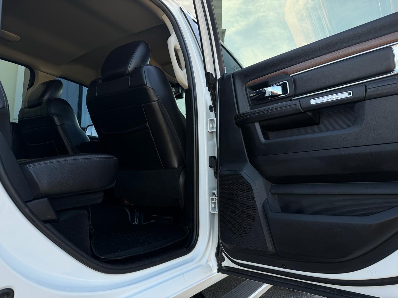 RAM 2500 Laramie 4x4 Crew Cab 6'4" Box 2017