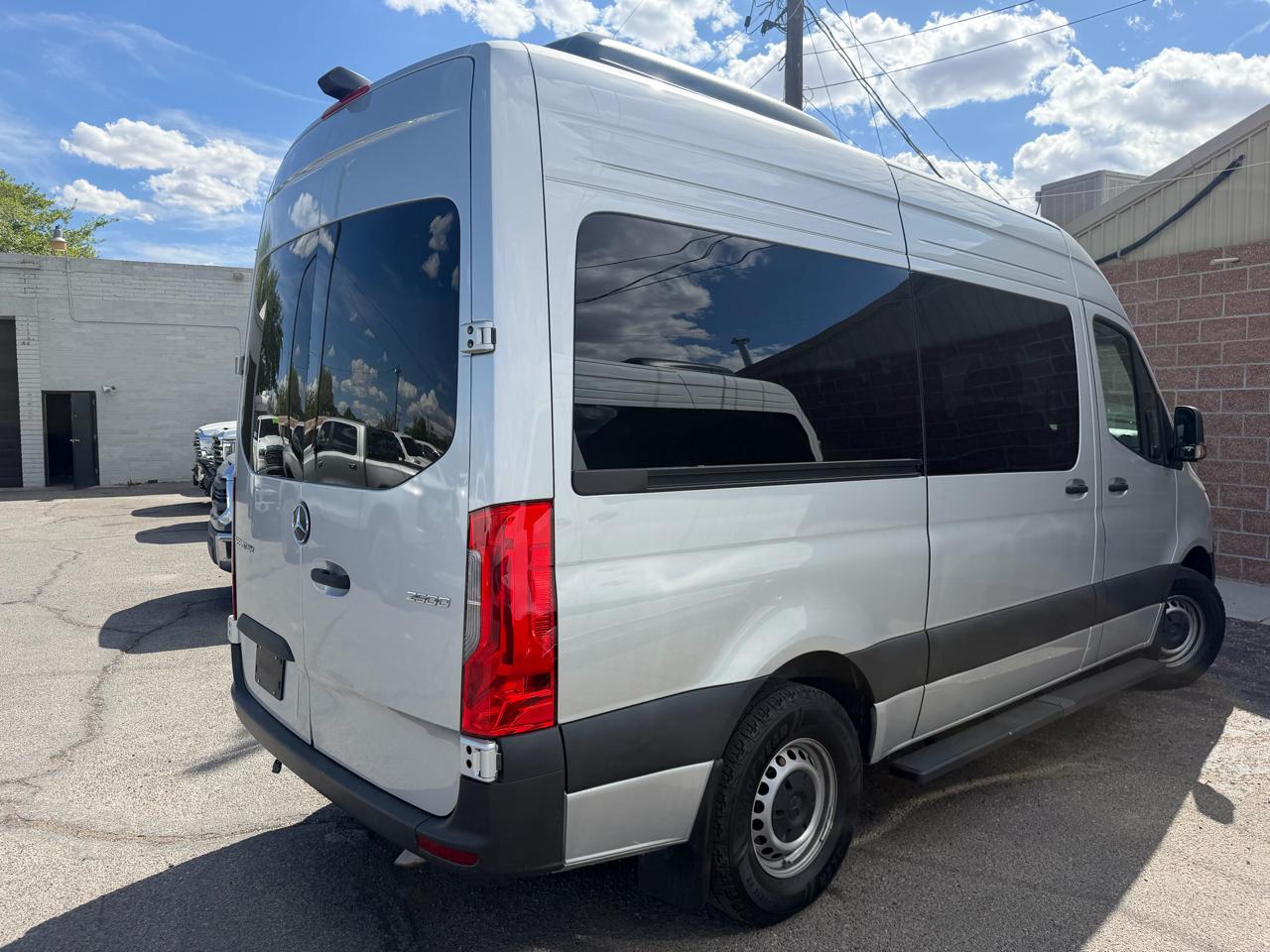 Mercedes-Benz Sprinter Cargo Van 2500 Standard Roof V6 144" 4WD 2022