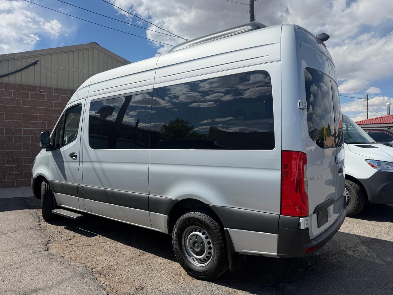 Mercedes-Benz Sprinter Cargo Van 2500 Standard Roof V6 144" 4WD 2022