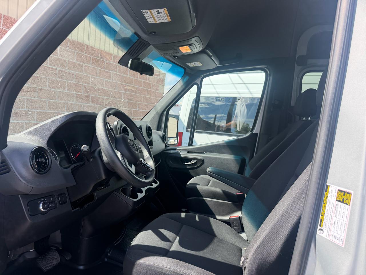 Mercedes-Benz Sprinter Cargo Van 2500 Standard Roof V6 144" 4WD 2022