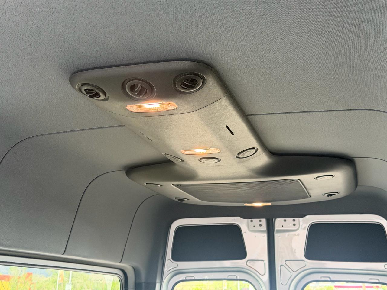 Mercedes-Benz Sprinter Cargo Van 2500 Standard Roof V6 144" 4WD 2022