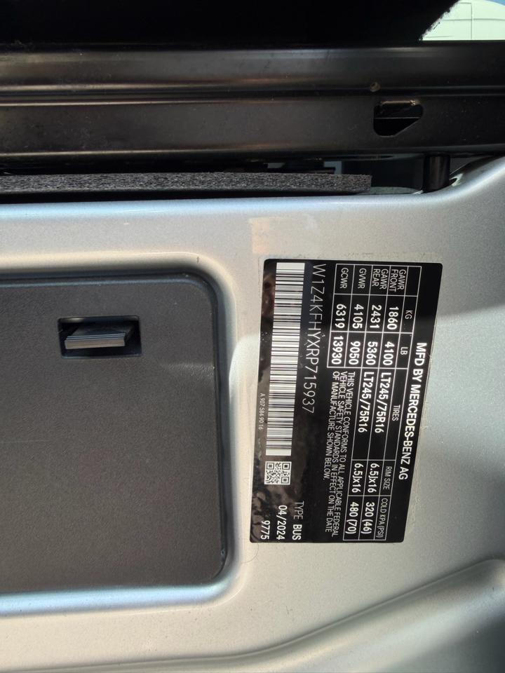 Mercedes-Benz Sprinter Cargo Van 2500 Standard Roof V6 144" 4WD 2022