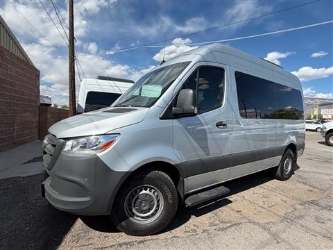 2022 Mercedes-Benz Sprinter Cargo Van 2500 Standard Roof V6 144" 4WD